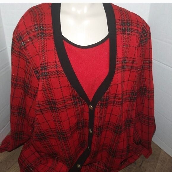 C.D Daniels Cardigan with build in tank - Picture 2 of 10